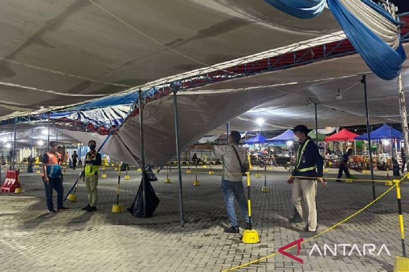 tenda parkiran pemudik motor di pelabuhan ciwandan roboh