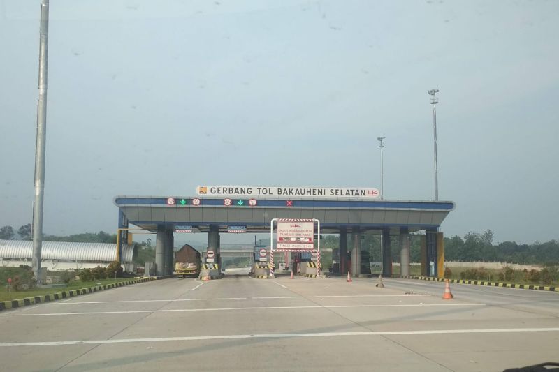 volume kendaraan melintas di tol bakter naik 419 persen