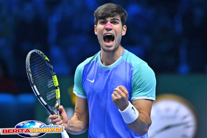 alcaraz pertahankan performa untuk melaju ke semifinal barcelona