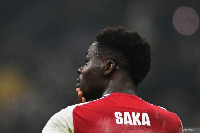 arteta isyaratkan bukayo saka bisa bela arsenal hadapi fulham