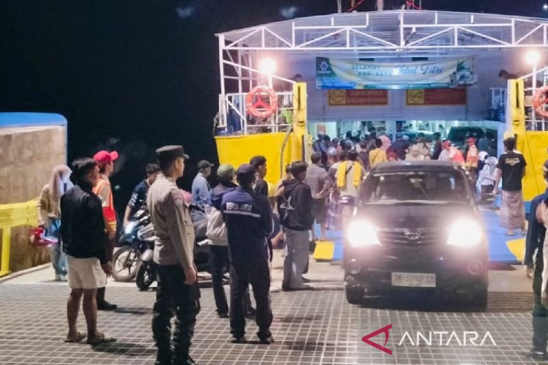 arus balik penyeberangan situbondo madura meningkat signifikan