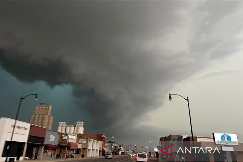 badai dahsyat terjang selatan dan midwest as warga diminta waspada