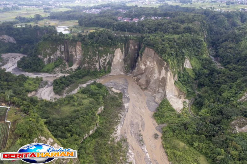 bmkg aktivitas patahan besar sumatera munculkan gempa kembar