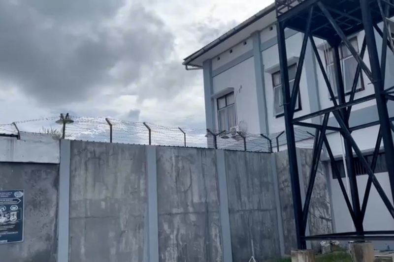 bongkar tembok pakai sendok tujuh narapidana lapas sorong kabur