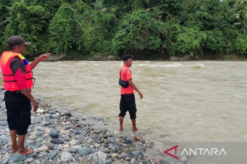 BPBD Nagan Raya kerahkan 22 personel cari warga tenggelam di sungai 1 bpbd nagan raya kerahkan 22 personel cari warga tenggelam di sungai