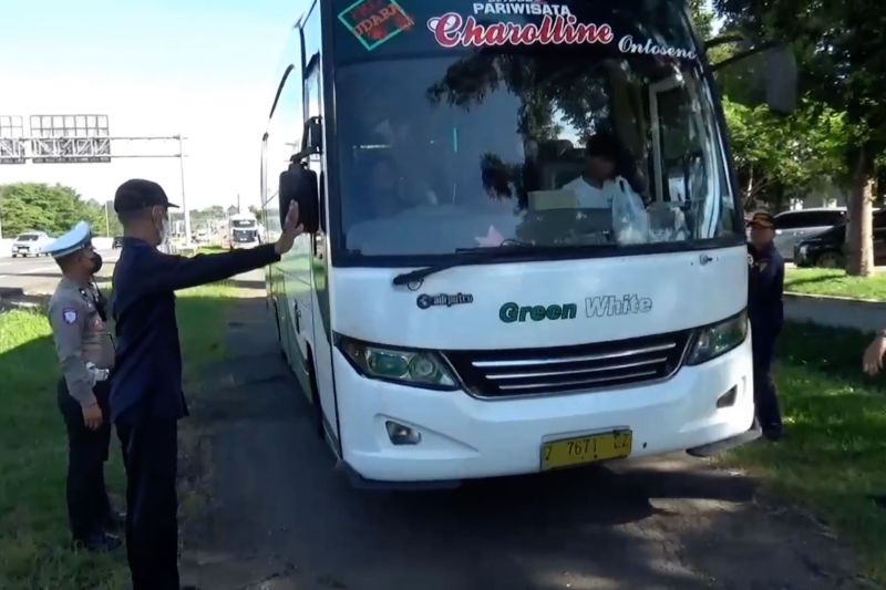 dishub bogor hentikan bus tak laik jalan saat ramp check