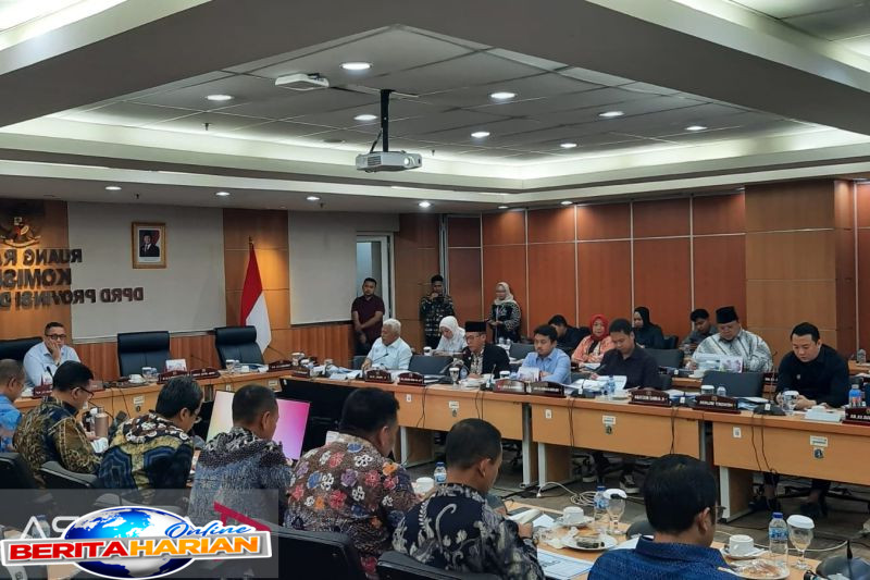 dprd dki soroti biaya tarik tunai bank dki lebih mahal dari bank lain