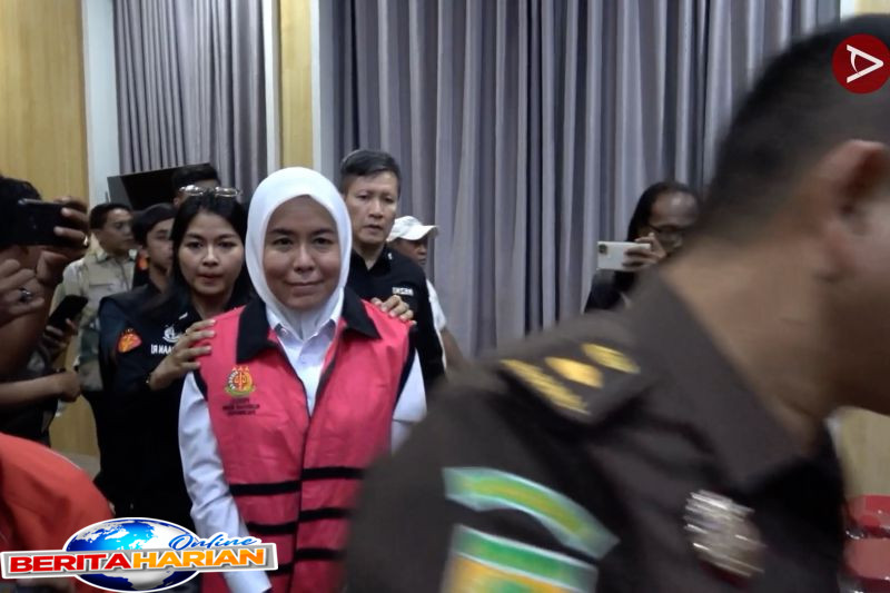 eks wawako serta suami jadi tersangka korupsi dana hibah pmi palembang