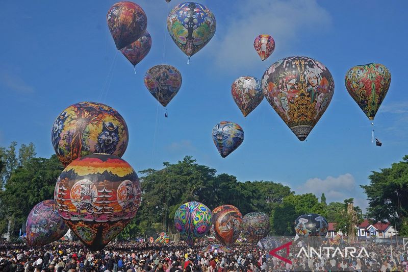 festival balon udara 2025 lestarikan budaya tradisional tanpa ganggu jalur penerbangan