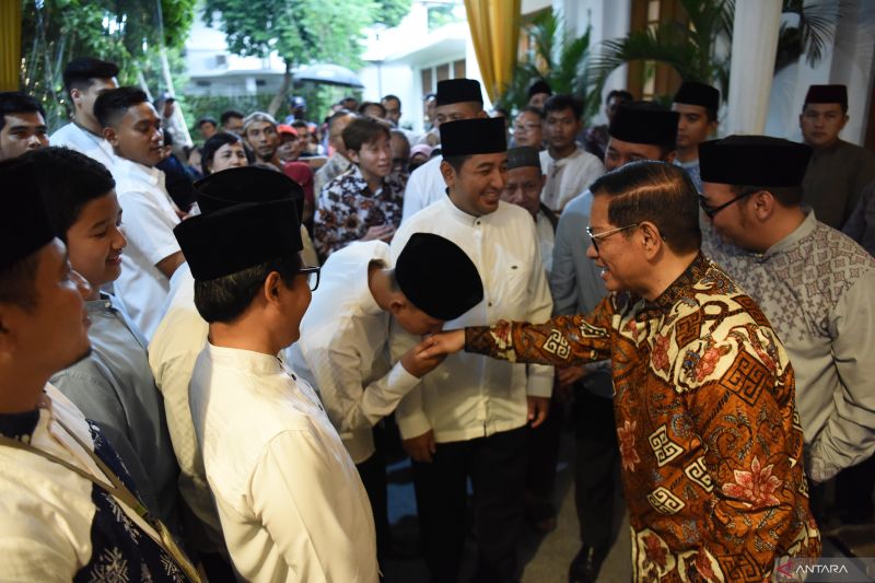gubernur dki gelar open house di menteng 1