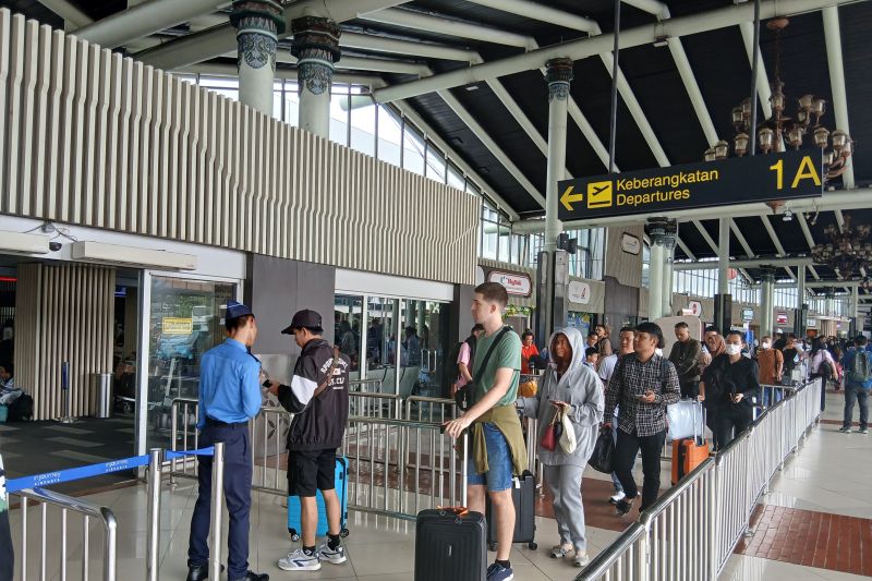 h2 lebaran penumpang melalui bandara soetta tercatat 147394 orang