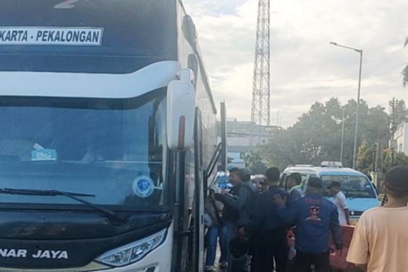 h6 lebaran penumpang di terminal tanjung priok berangsur normal