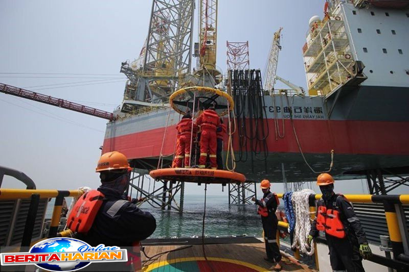 harga minyak mentah indonesia turun jadi 7111 dolar as per barel