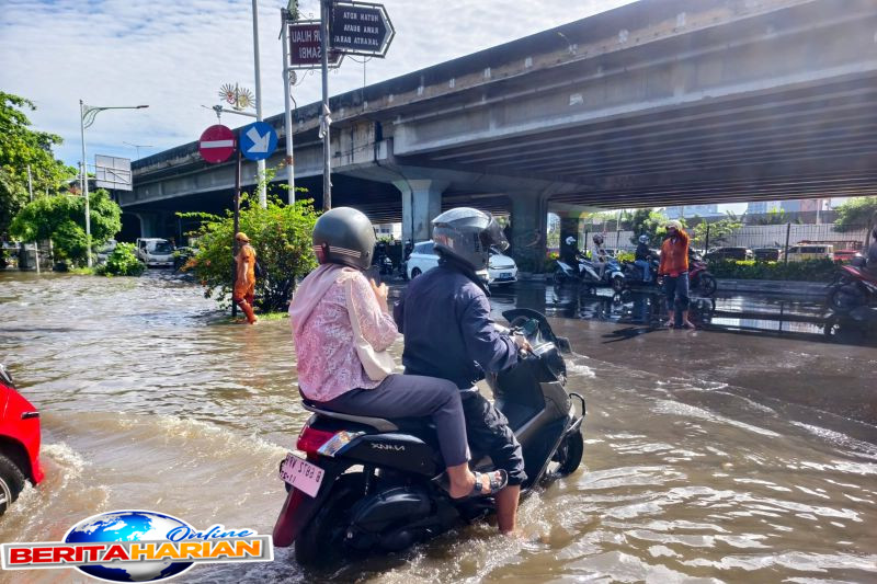 Jakarta Barat Lakukan Pengerukan Sungai dan Pembangunan Waduk untuk Kurangi Banjir 1 jakbar lakukan pengerukan kali hingga pembangunan waduk atasi banjir