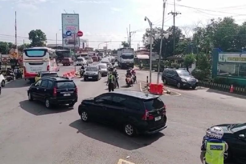 jalur lintas jatim jateng di kediri relatif lancar tak sepadat kemarin
