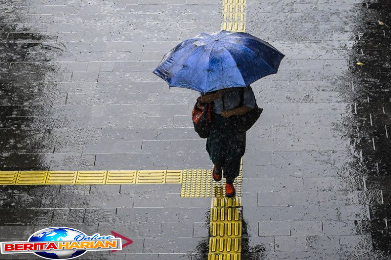 jumat sebagian jakarta berpotensi hujan disertai petir pada sore hari