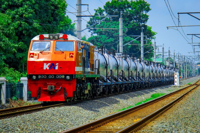 kai angkut 21 ribu ton avtur ke yia dukung penerbangan lebaran