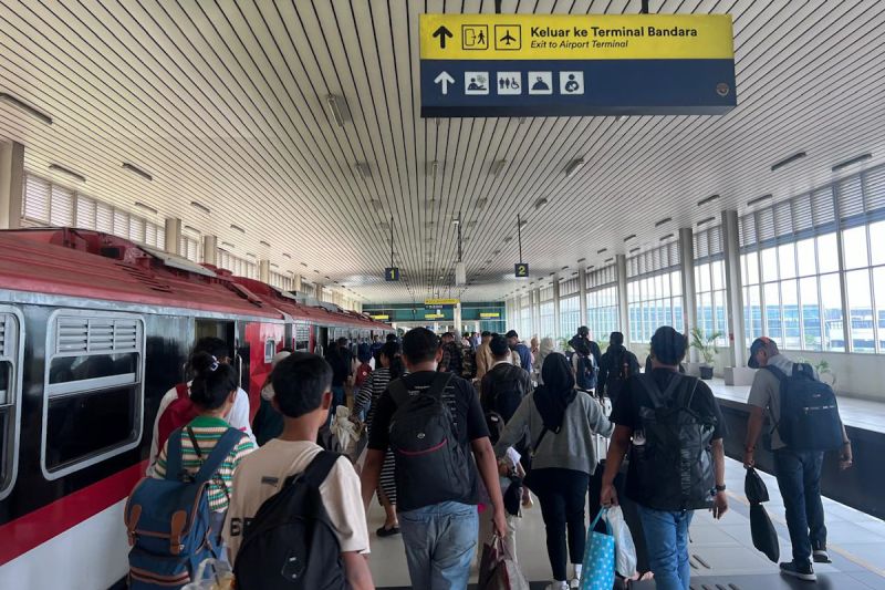 kai bandara terjadi lonjakan penumpang arus balik stasiun yogyakarta
