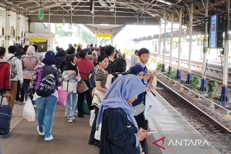 kai cirebon arus balik masih tinggi pada hari terakhir cuti lebaran