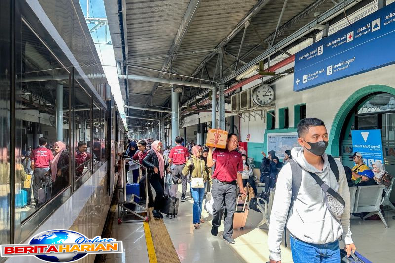 kai jakarta operasikan 35 ka tambahan di libur paskah 2025