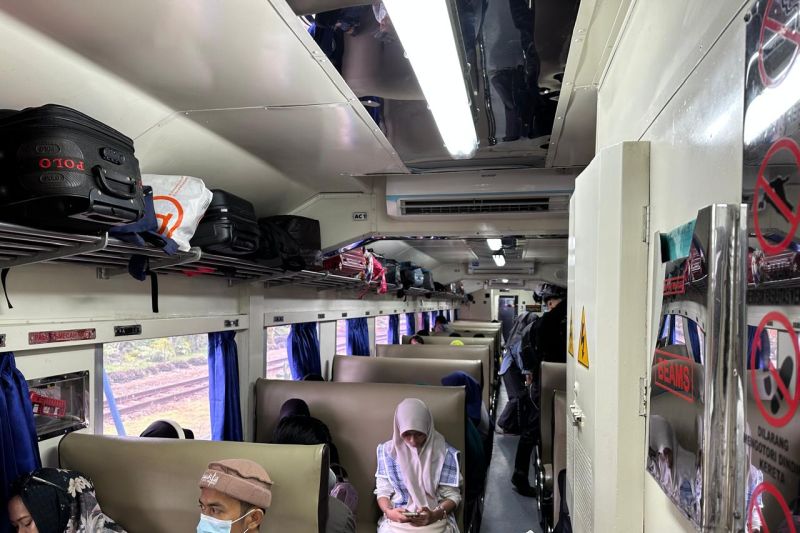 kai tanjungkarang angkut 15000 lebih penumpang pada arus balik