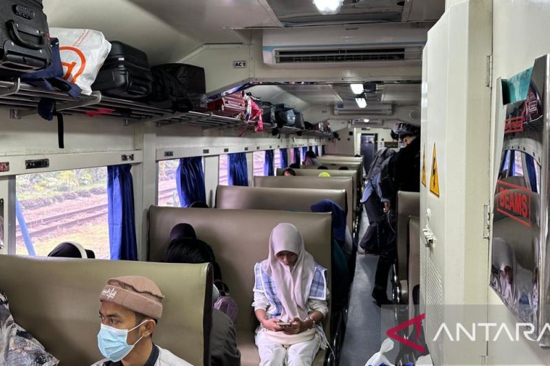 kai tanjungkarang angkut 5000 pemudik per hari
