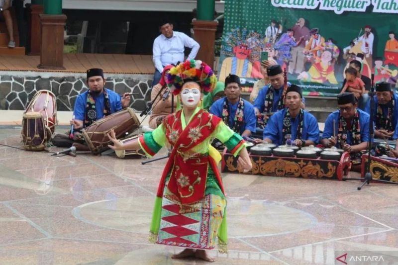 kampung mh thamrin jadi destinasi favorit wisatawan di setu babakan