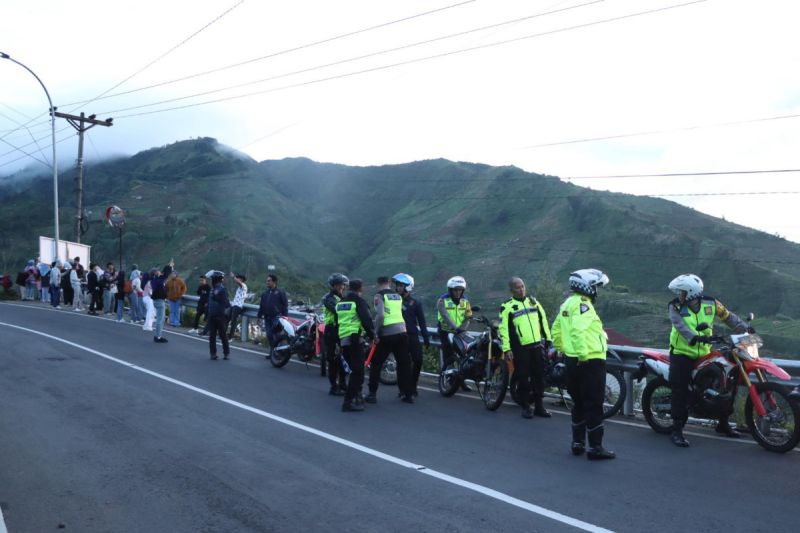 kapolres imbau wisatawan hati hati saat berkendara di kawasan dieng