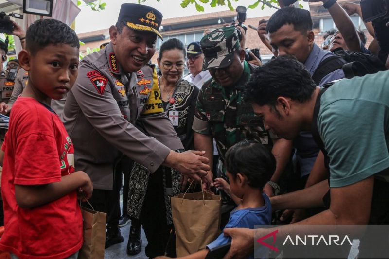 kapolri tinjau arus balik di stasiun semarang tawang