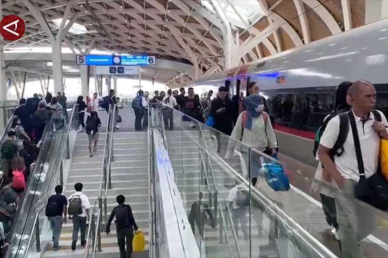 kcic layani lebih dari 210ribu penumpang whoosh pada libur lebaran