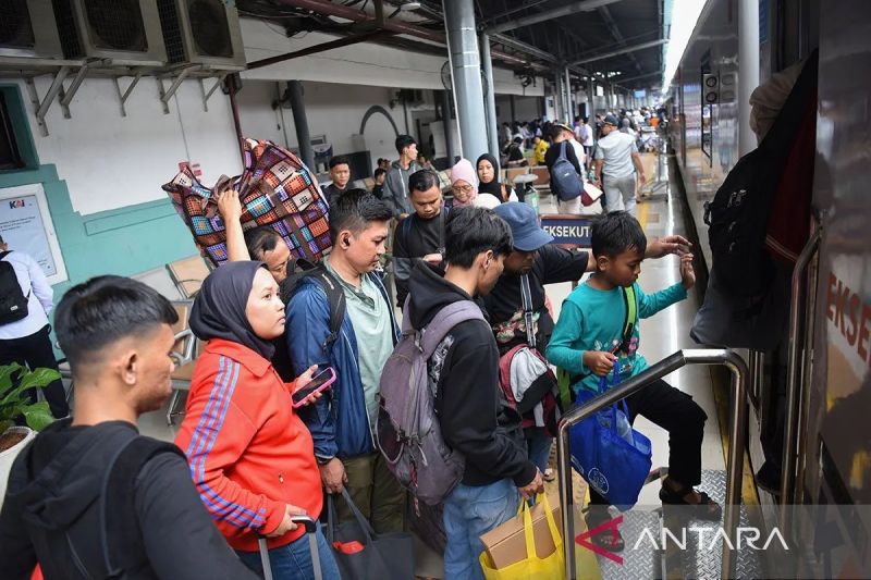 kemarin digitalisasi sertifikat tanah hingga 2 juta pemudik kereta