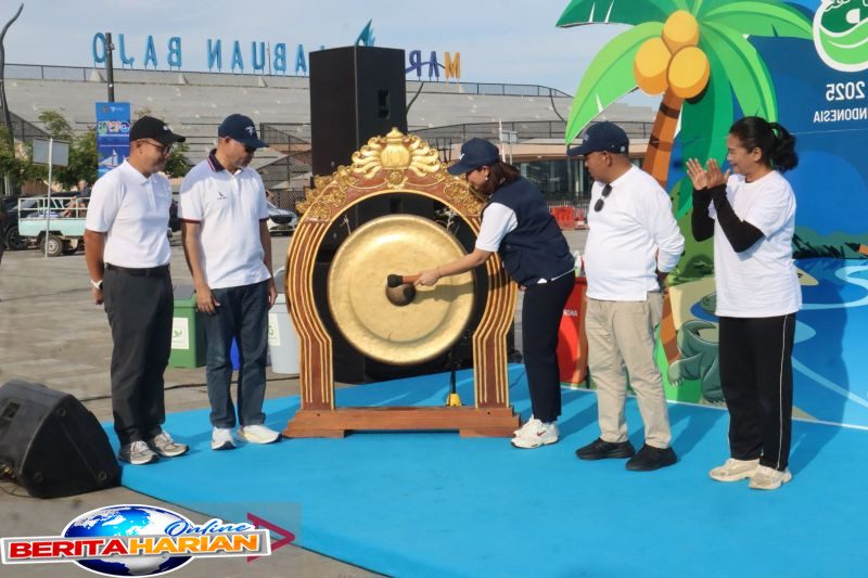 kemenpar luncurkan program gerakan wisata bersih di labuan bajo