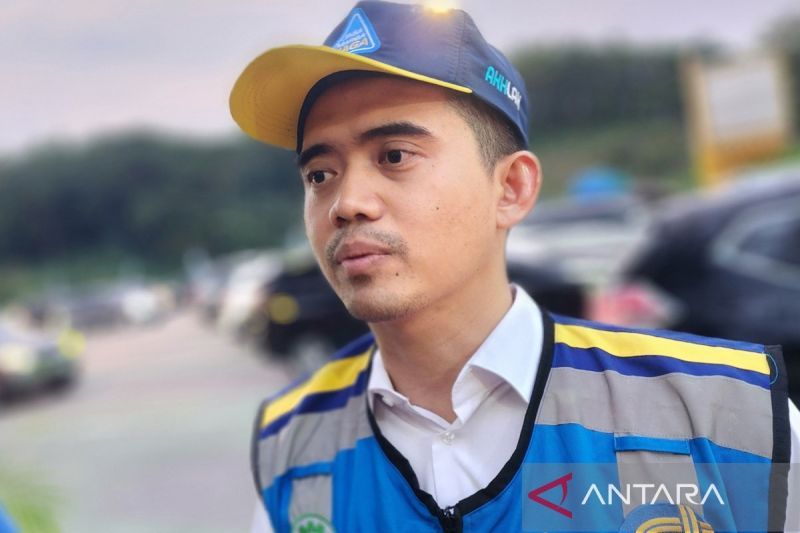 kepolisian berlakukan contra flow di tol semarang batang