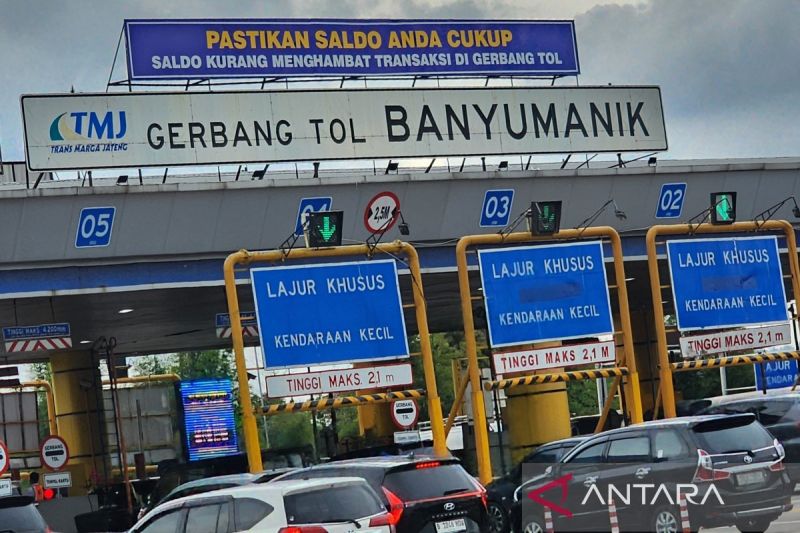 kepolisian hentikan one way lokal dari salatiga hingga semarang