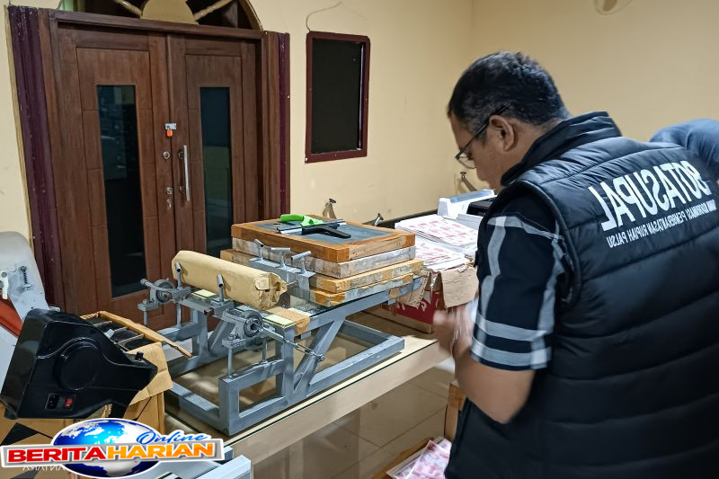 kriminal kemarin pabrik uang palsu dan kematian wartawan di jakbar