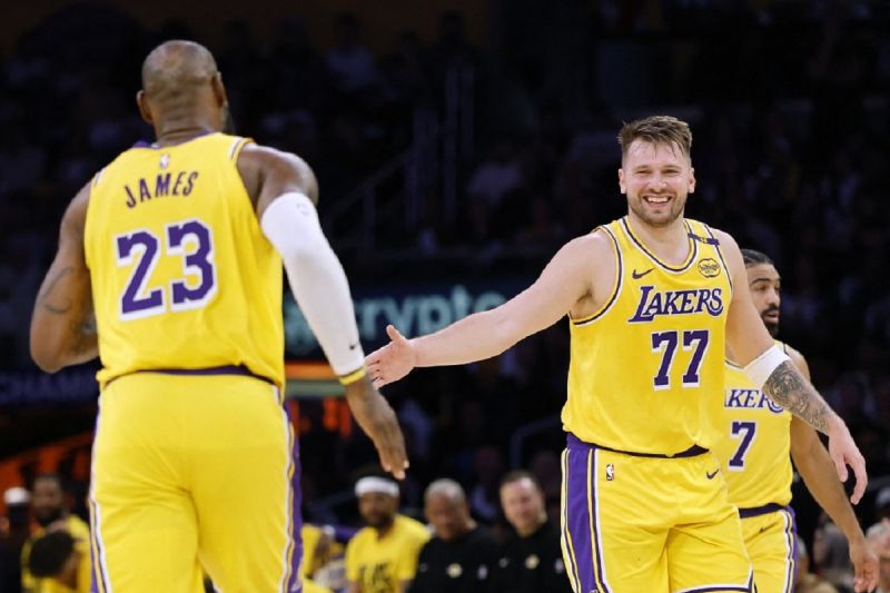 lakers menang 104 98 atas rockets perkokoh posisi di wilayah barat