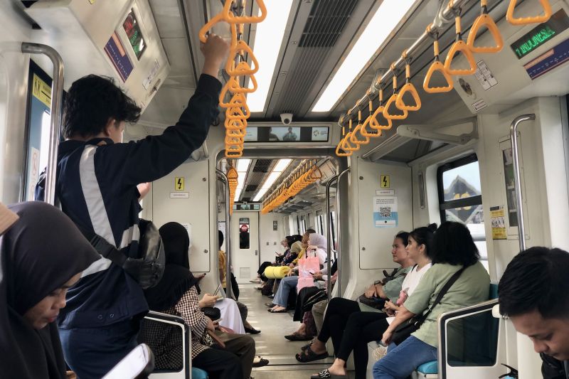 lrt sumsel layani 197071 penumpang saat masa angkutan lebaran 2025
