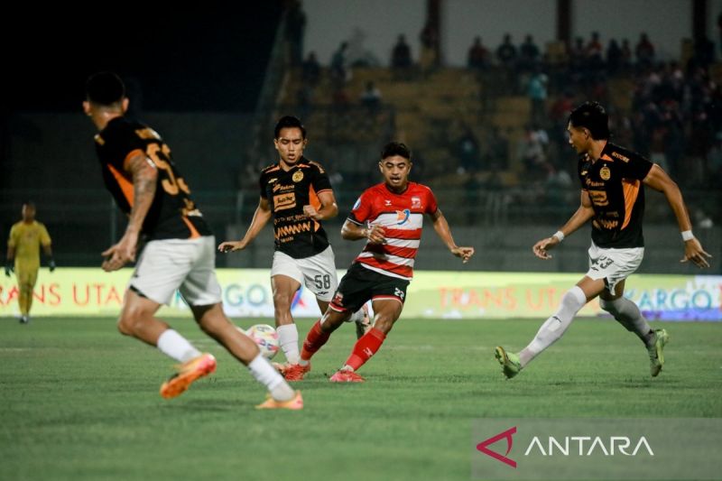 madura united taklukkan persija 1 0