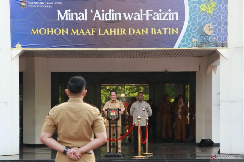 mendagri ajak koreksi diri untuk tingkatkan pelayanan