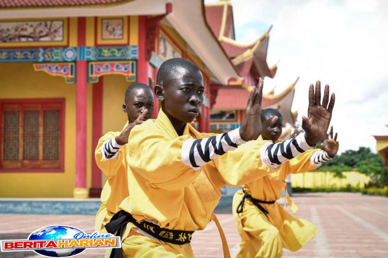 menengok pusat kebudayaan kuil shaolin di lusaka zambia