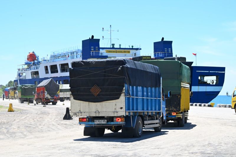 menhub kepatuhan angkutan logistik lancarkan arus mudik balik lebaran
