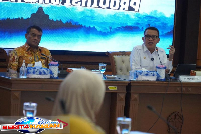 menteri p2mi bahas pelatihan pekerja migran dengan gubernur jateng