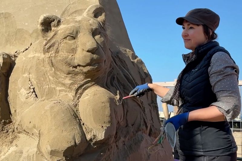 pantai scheveningen belanda tampilkan patung pasir setelah 15 tahun