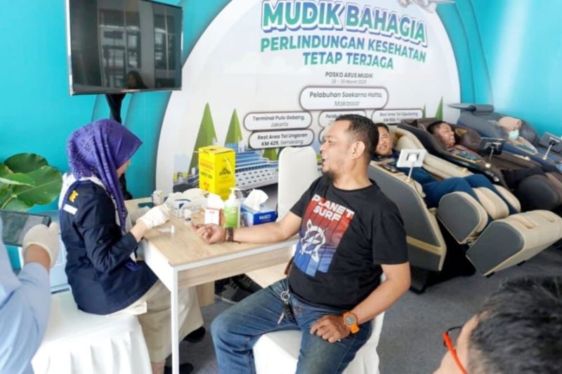 Pemudik bisa mengecek kesehatan gratis di Posko Mudik BNI Parepare 1 pemudik bisa mengecek kesehatan gratis di posko mudik bni parepare