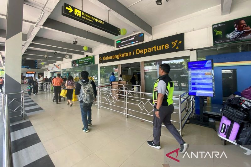pergerakan ke luar jakarta dari bandara halim masih terus meningkat