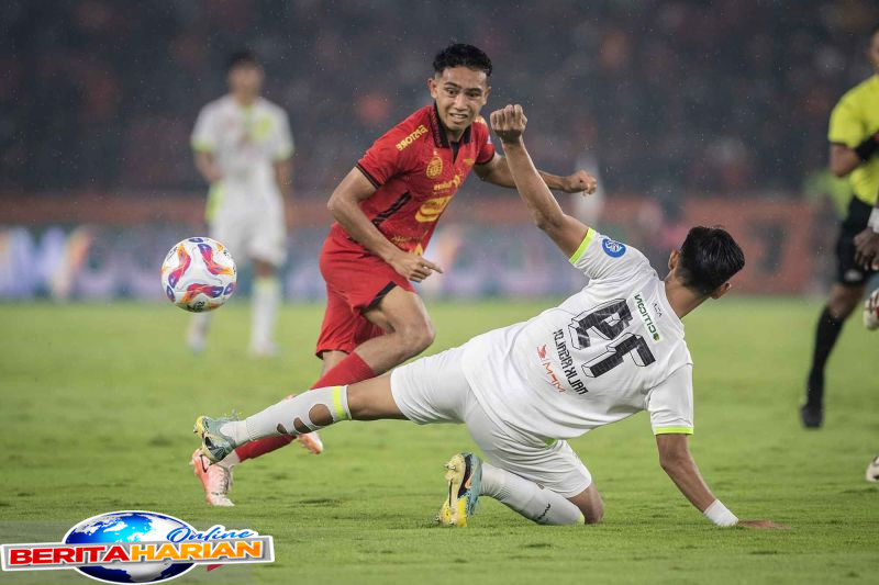 persija jakarta bermain imbang 1 1 lawan persebaya surabaya