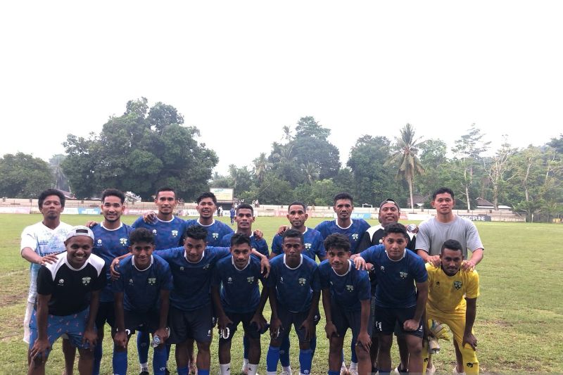 pesepakbola tulehu lelang jersei untuk pembangunan lapangan