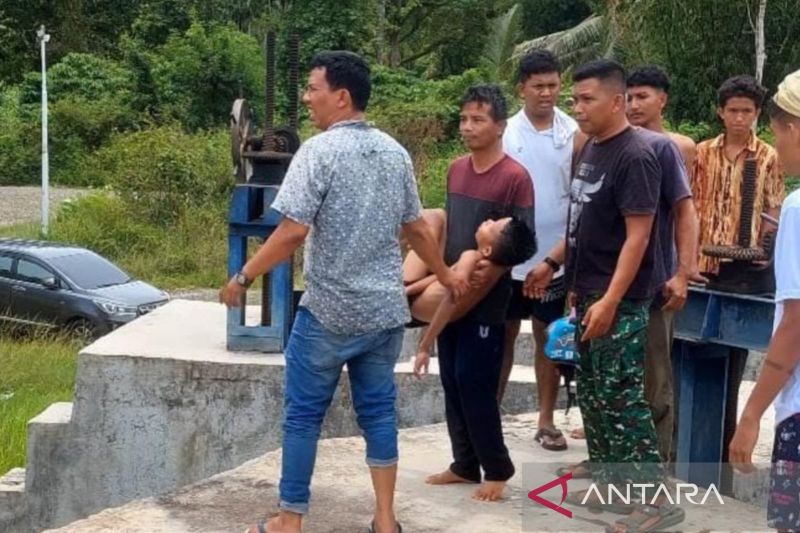 petugas gabungan selamatkan bocah tenggelam di bendungan padang