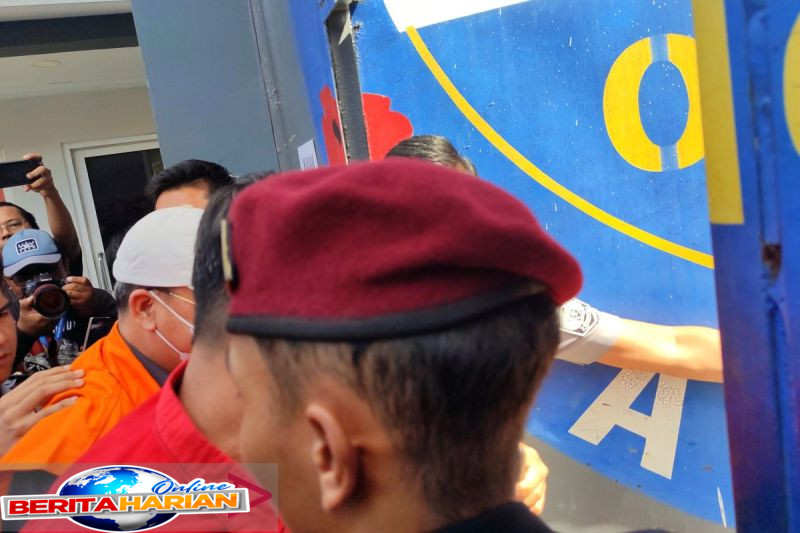 pn sidang perdana mantan gubernur bengkulu dilaksanakan 21 april 2025