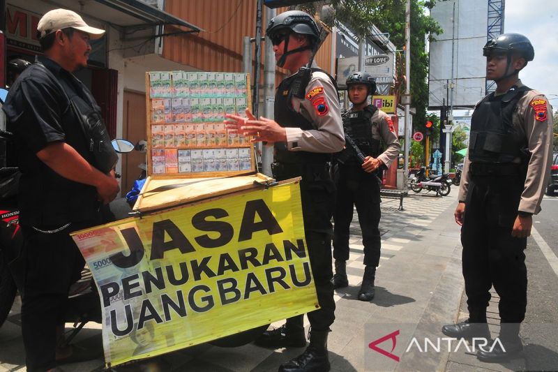 polisi tangkap wanita pengedar uang palsu yang beraksi di kemang